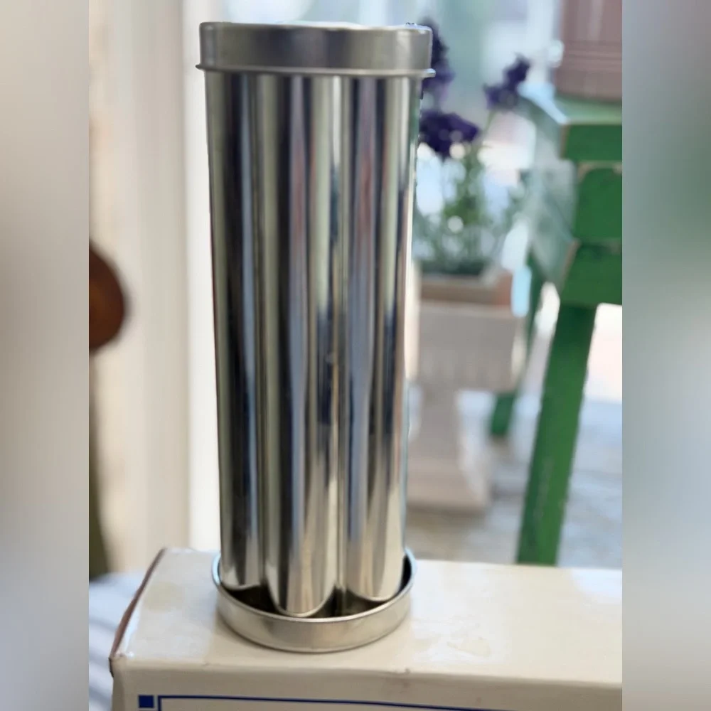 The Pampered Chef Bread Tube. Flower Shape | Metal | With Box & Instructions GUC